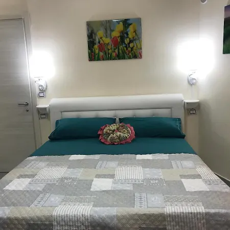 فندق مبيت وإفطار Vico Roma